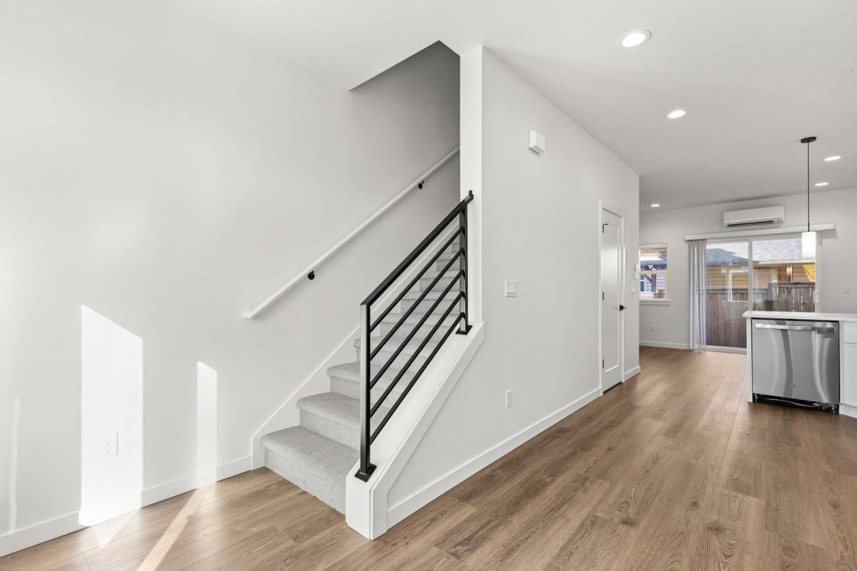 6804 NE 6th Ave, Portland, OR 97211 - Townhouse for Rent - Image 4