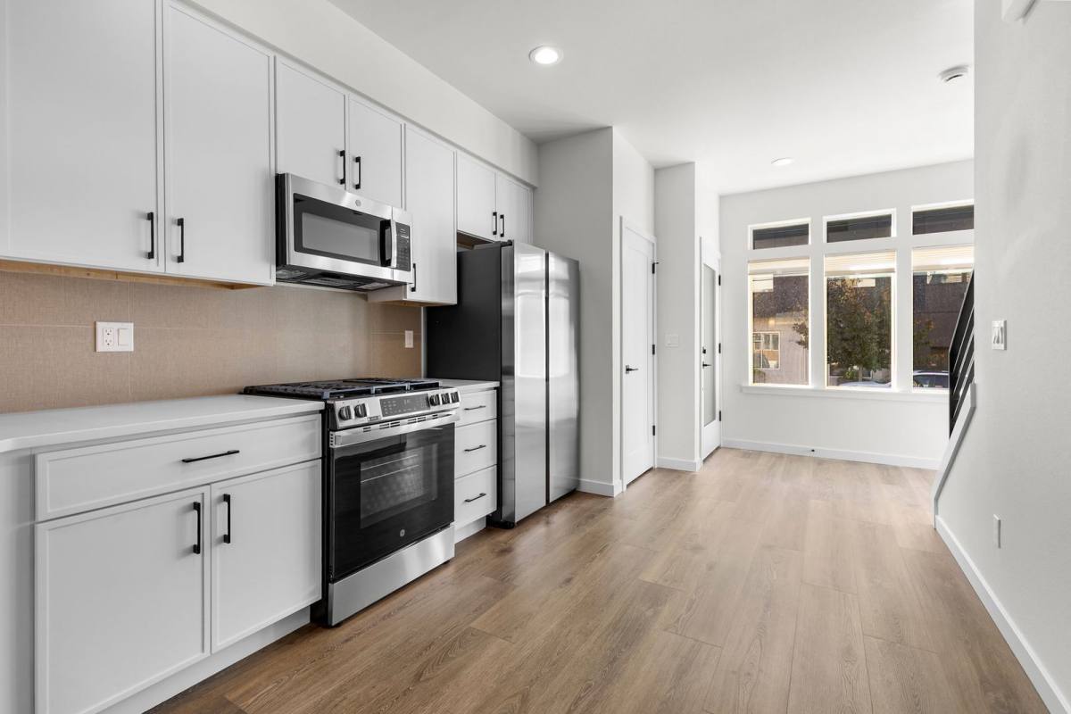 6804 NE 6th Ave, Portland, OR 97211 - Townhouse for Rent - Image 1