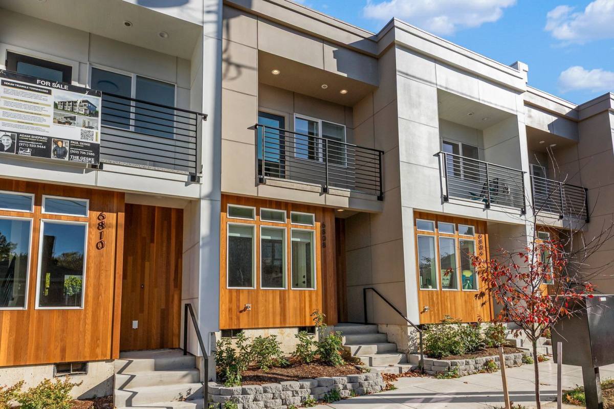 Townhouse for rent at 6808 NE 6th Ave, Portland, OR 97211