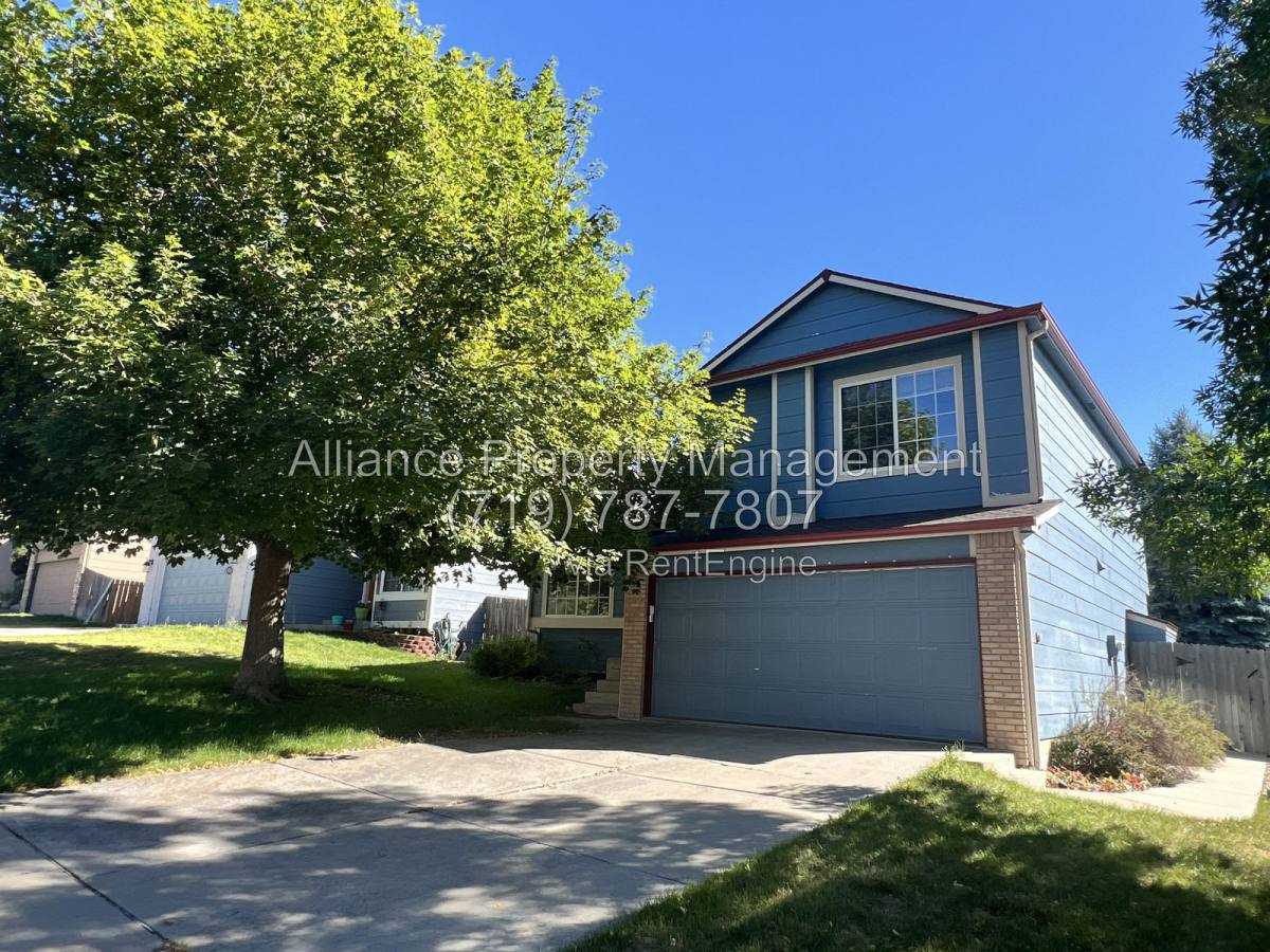 House for rent at 3235 Richmond Dr, Colorado Springs, CO 80922
