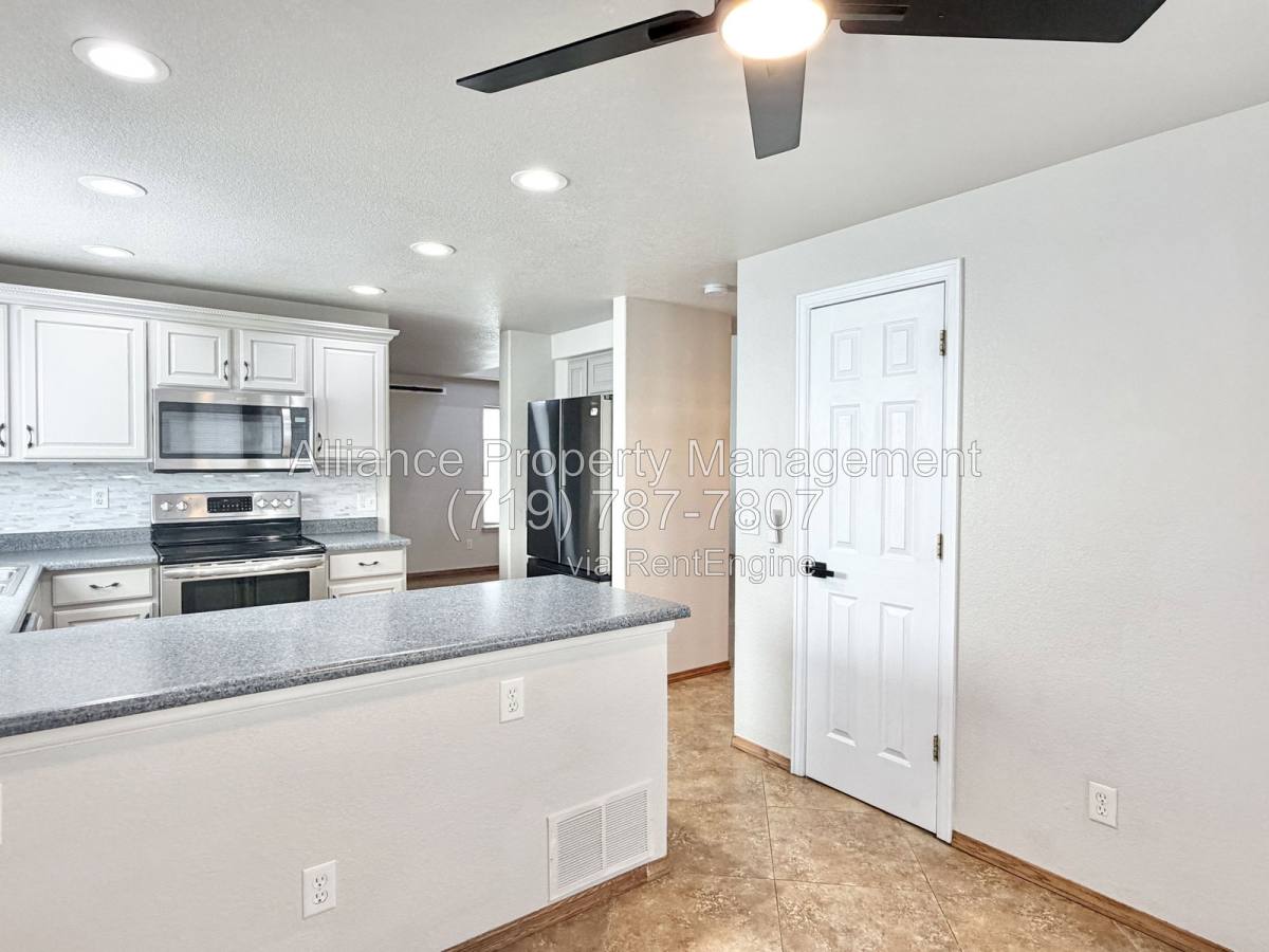 6316 Hartman Dr, Colorado Springs, CO 80923 - Apartment for Rent - Image 10