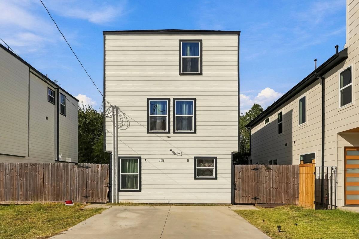 Apartment for rent at 7813 Sandy St #B, Houston, TX 77028