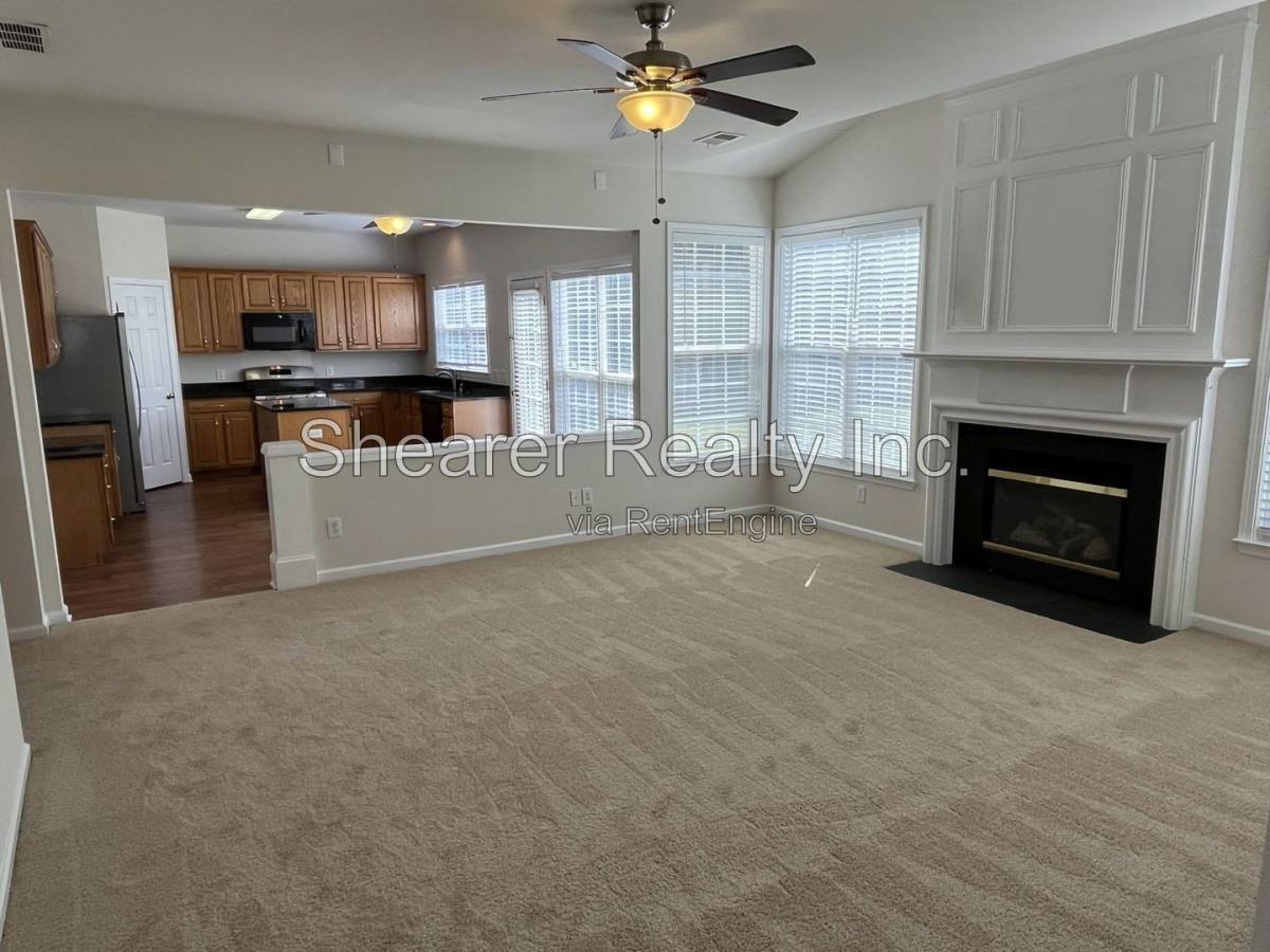 11211 Maplehurst Dr, Charlotte, NC 28277 - House for Rent - Image 10