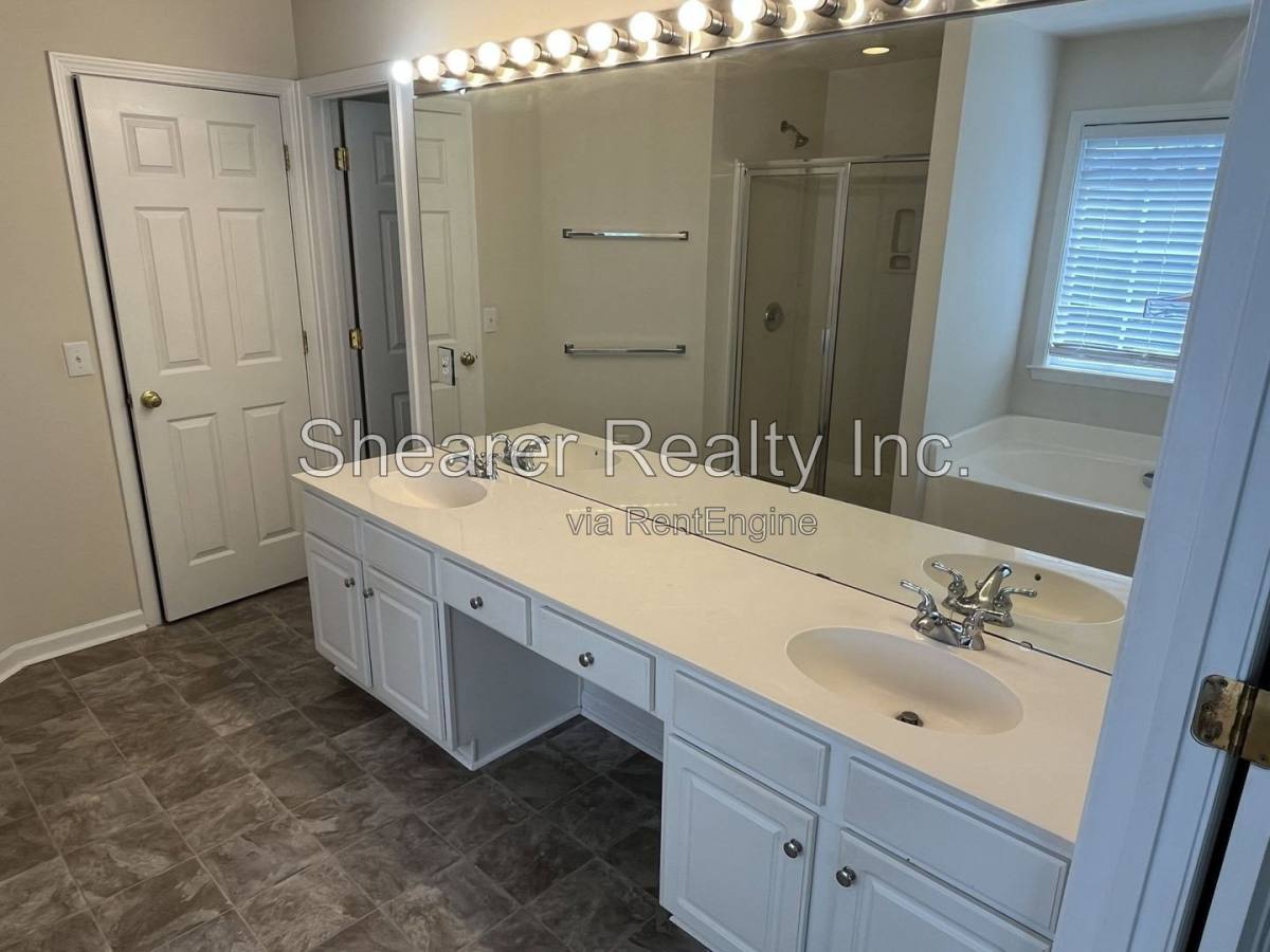 11211 Maplehurst Dr, Charlotte, NC 28277 - House for Rent - Image 19