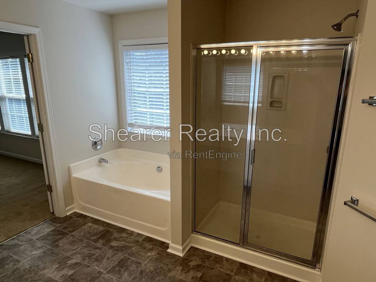 11211 Maplehurst Dr, Charlotte, NC 28277 - House for Rent - Image 20