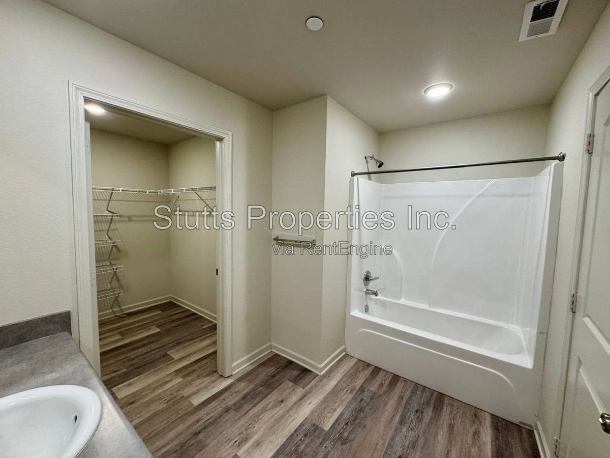Apartment for rent at 101 Turnrow Court #402, Muscle Shoals, AL 35661