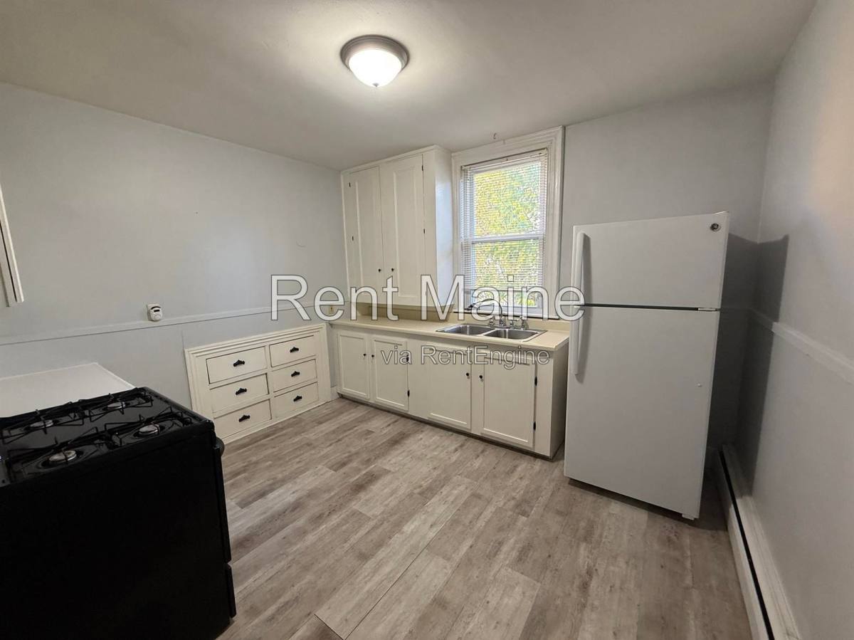 21 Webster Ave #2, Bangor, ME 04401 - Apartment for Rent - Image 2