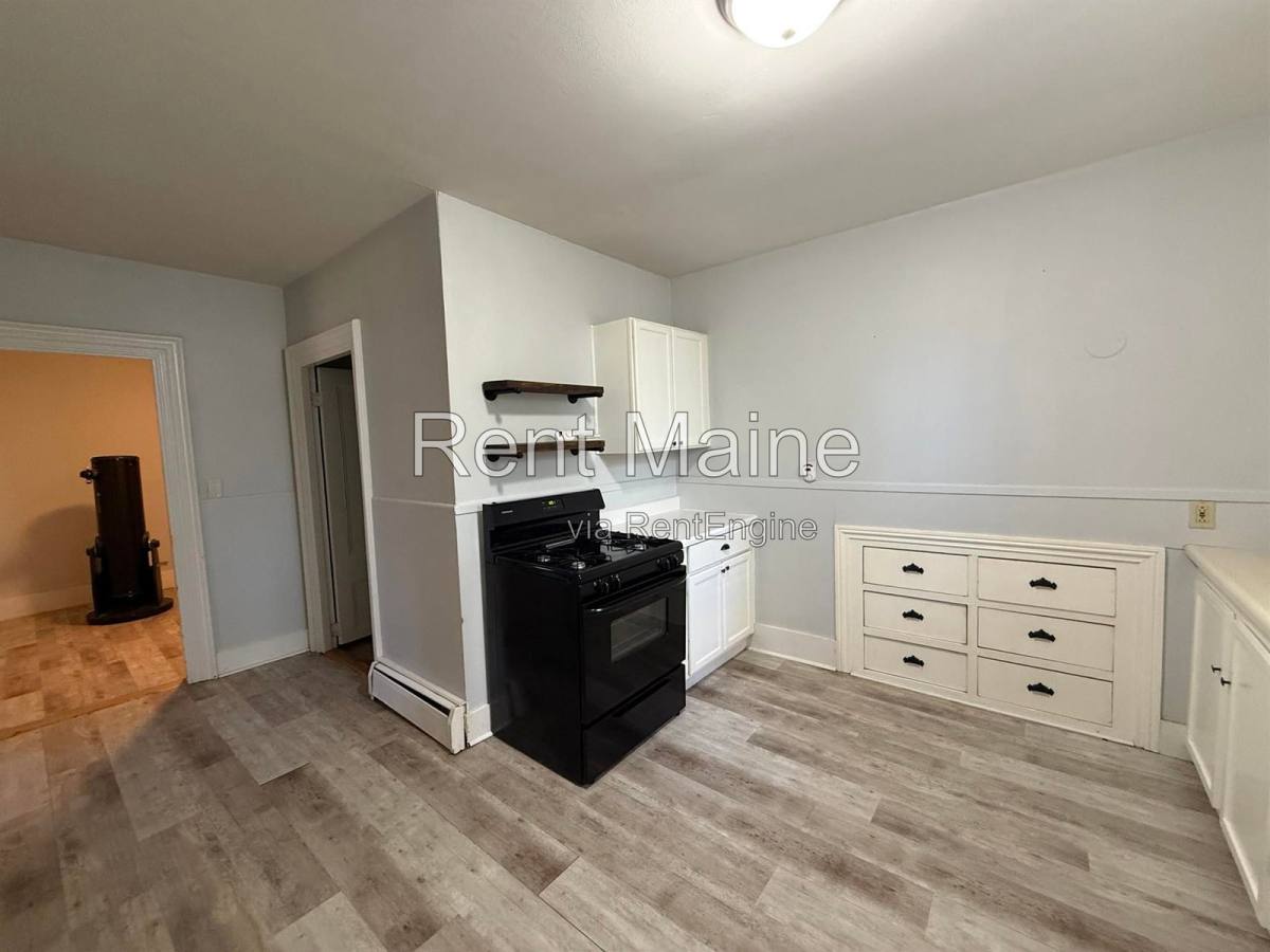21 Webster Ave #2, Bangor, ME 04401 - Apartment for Rent - Image 3