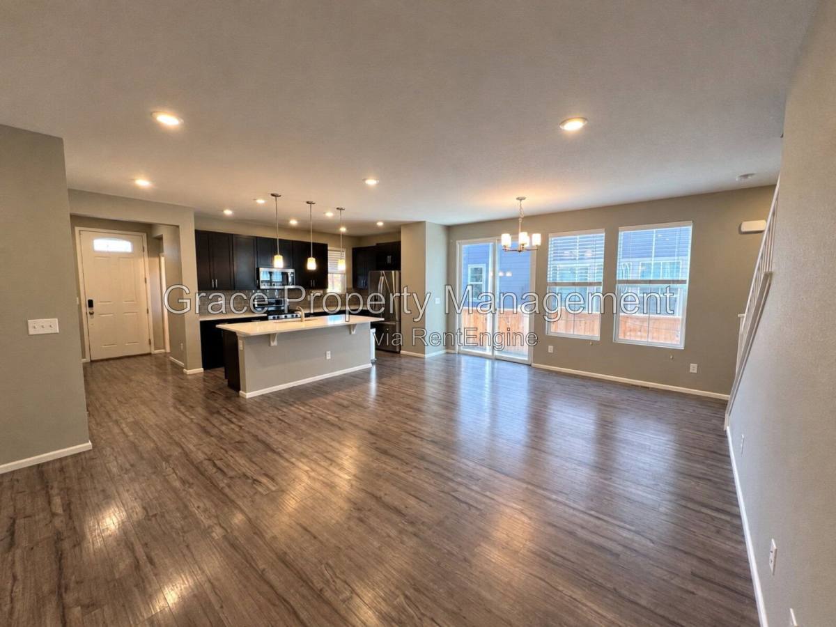 11279 E 25th Dr, Aurora, CO 80010 - Townhouse for Rent - Image 3
