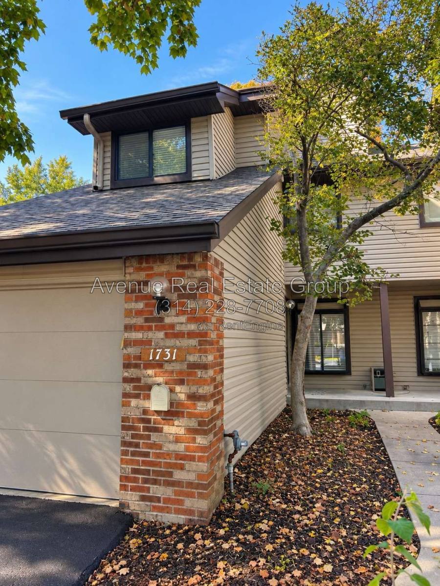 Townhouse for rent at 1731 Robin Knoll Court, St. Louis, MO 63146