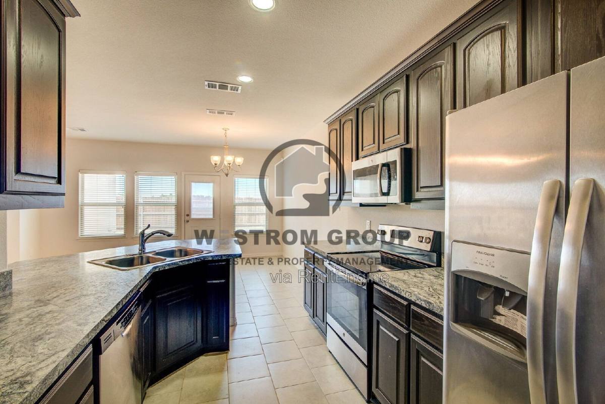 212 Emerald Creek Dr, Fort Worth, TX 76131 - House for Rent - Image 11