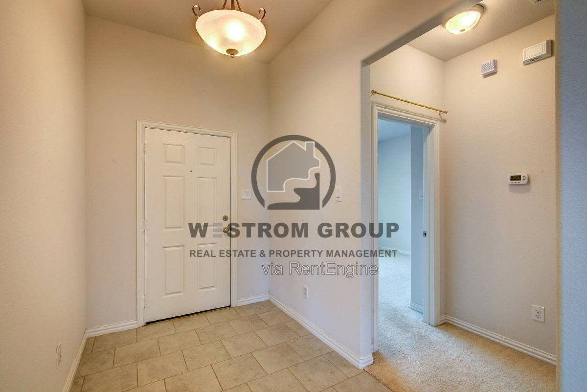 212 Emerald Creek Dr, Fort Worth, TX 76131 - House for Rent - Image 2