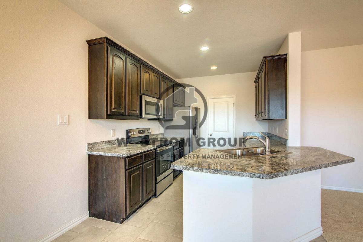 212 Emerald Creek Dr, Fort Worth, TX 76131 - House for Rent - Image 10