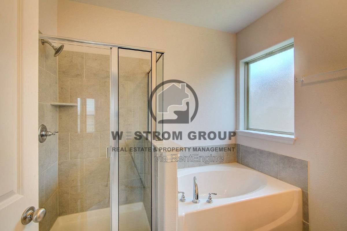 212 Emerald Creek Dr, Fort Worth, TX 76131 - House for Rent - Image 17