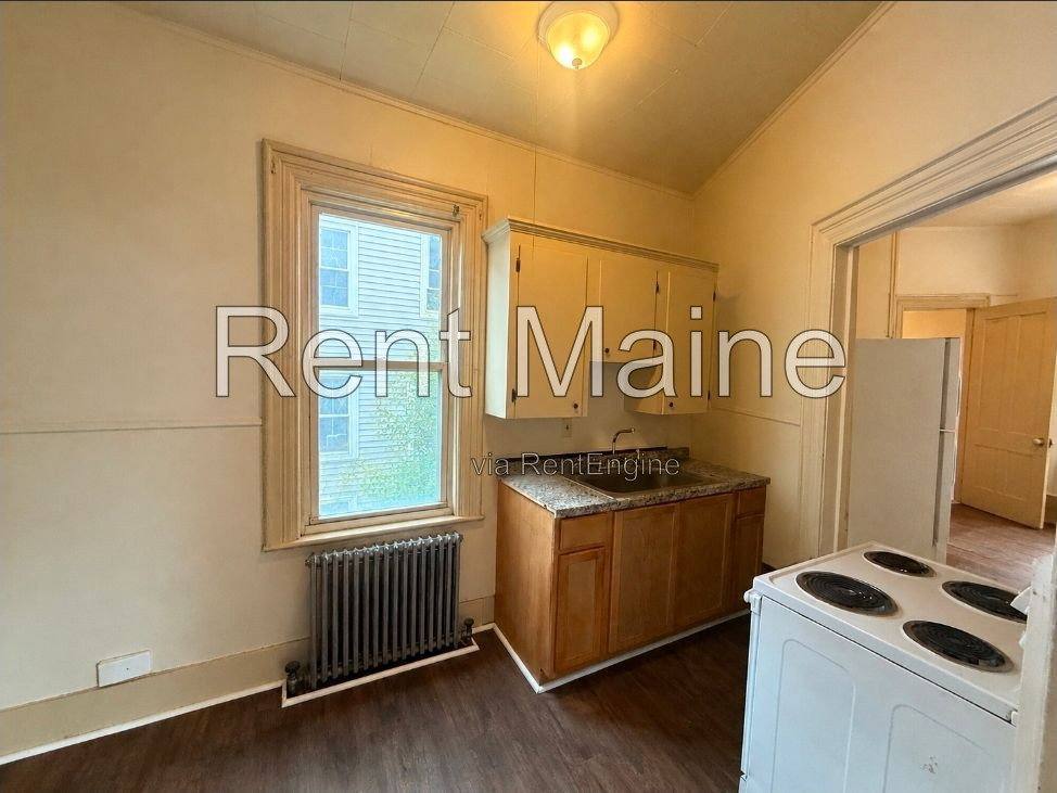 147 Essex St #4, Bangor, ME 04401 - Apartment for Rent - Image 3