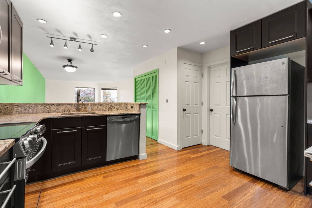 Condo for rent at 1535 SW Clay St #102, Portland, OR 97201