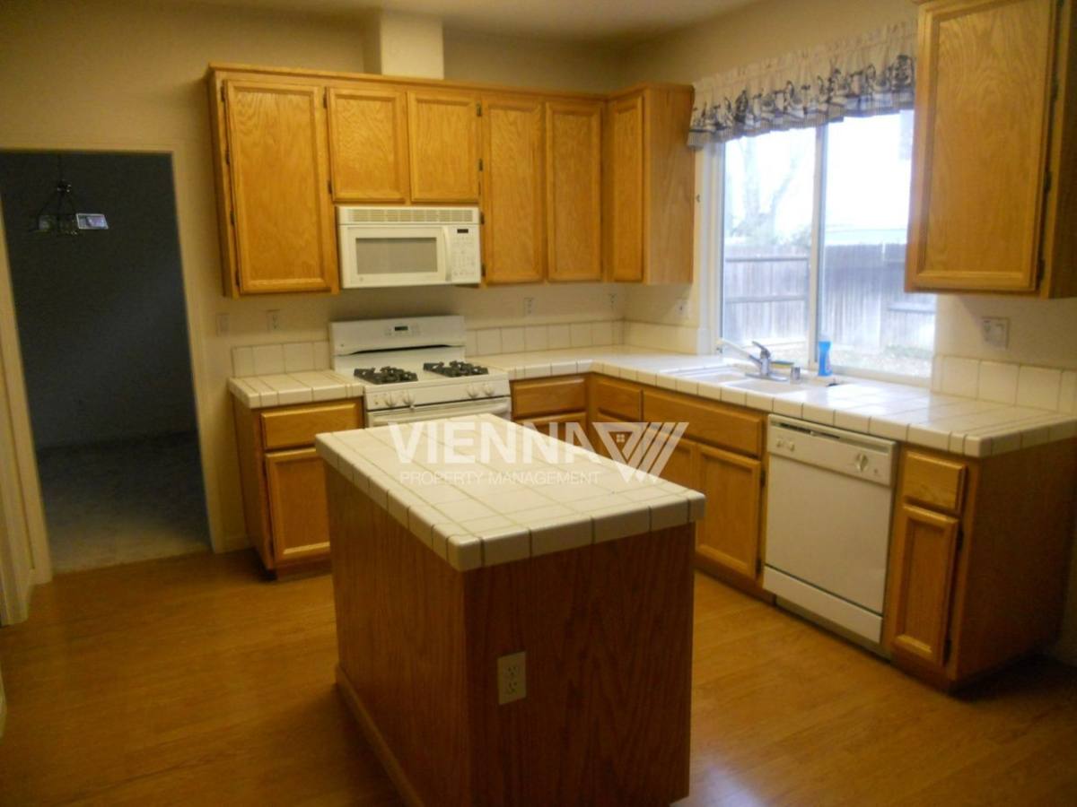 334 Anacapa Dr, Roseville, CA 95678 - House for Rent - Image 4