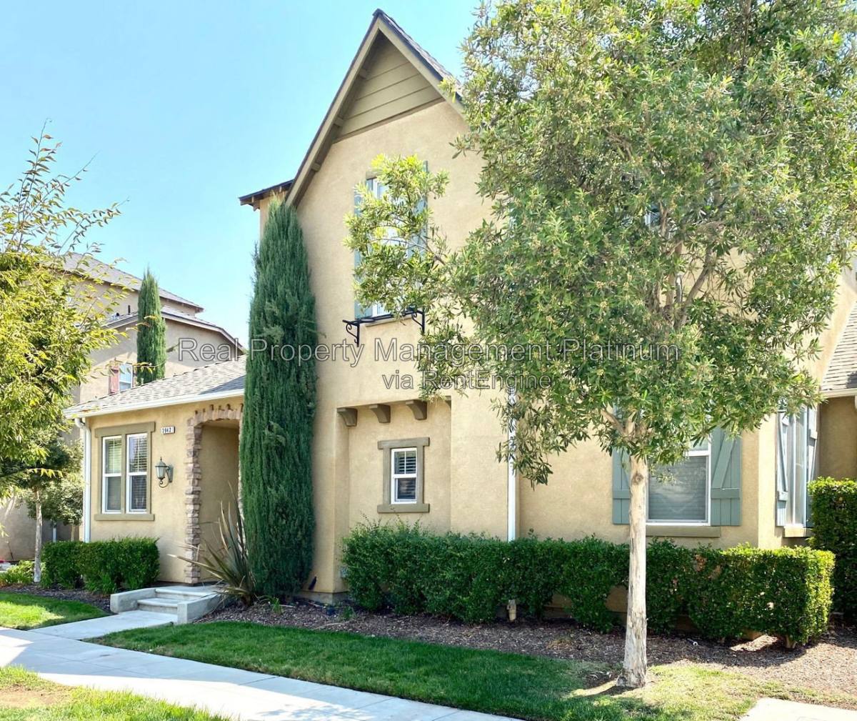 House for rent at 3942 Trenton Ave, Clovis, CA 93619