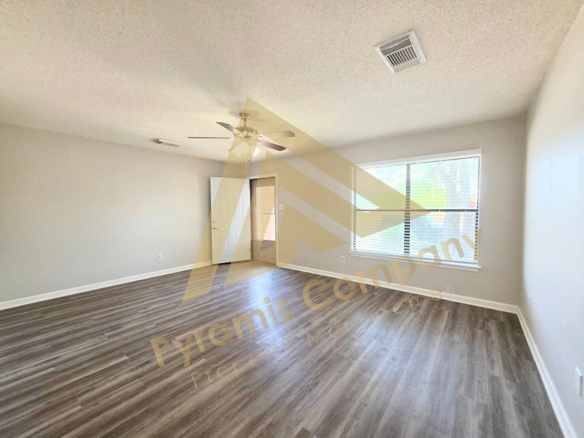 10014 Sunset Place, San Antonio, TX 78245 - House for Rent - Image 4