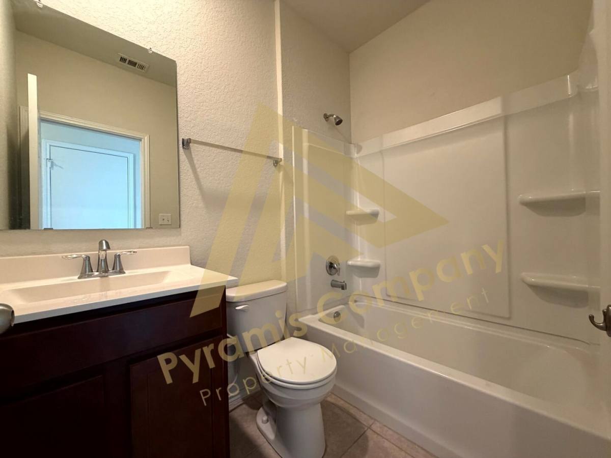 10362 McQueeney, San Antonio, TX 78252 - House for Rent - Image 11