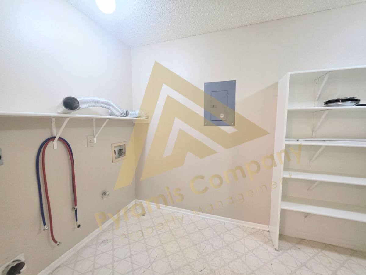 7614 Briston Park Dr, San Antonio, TX 78249 - House for Rent - Image 15