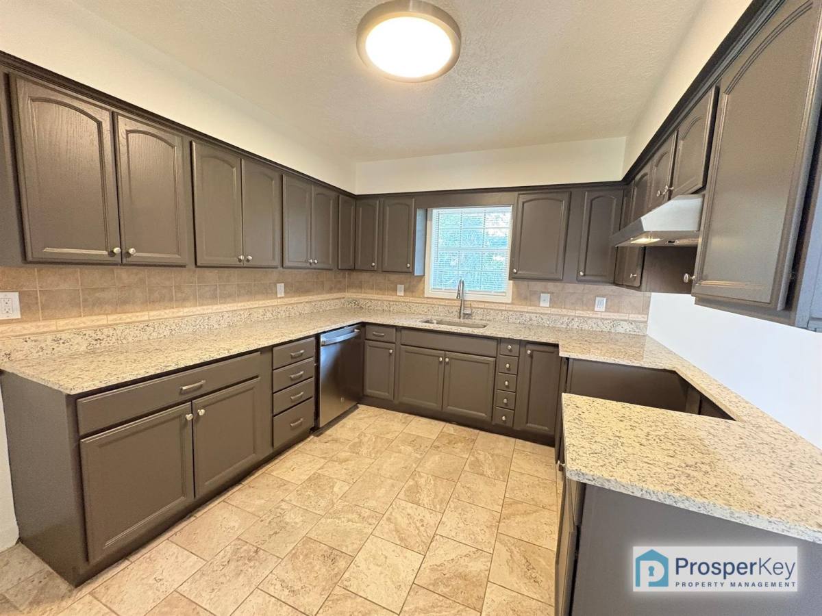 2208 Parkview Circle, Phenix City, AL 36867 - House for Rent - Image 5