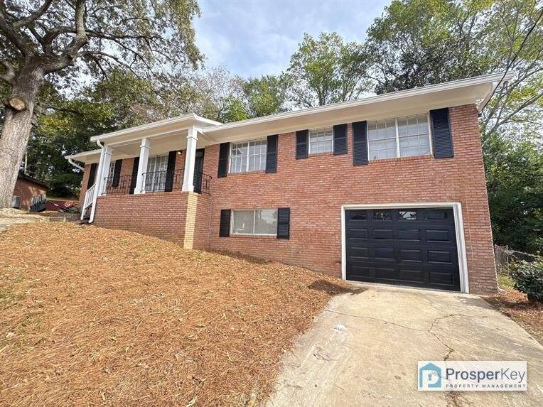 2208 Parkview Circle, Phenix City, AL 36867 - House for Rent