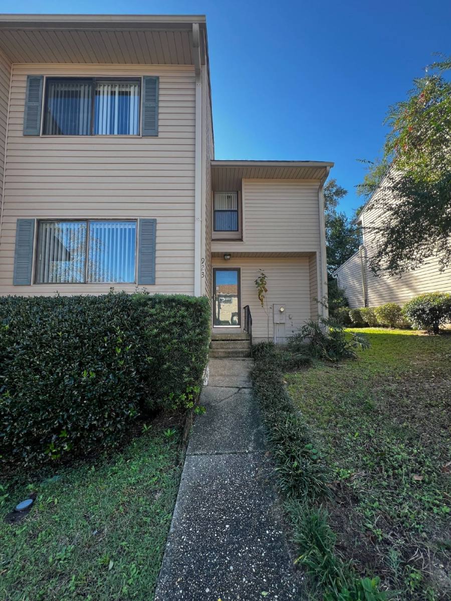Townhouse for rent at 923 Brookside Place, Pensacola, FL 32503