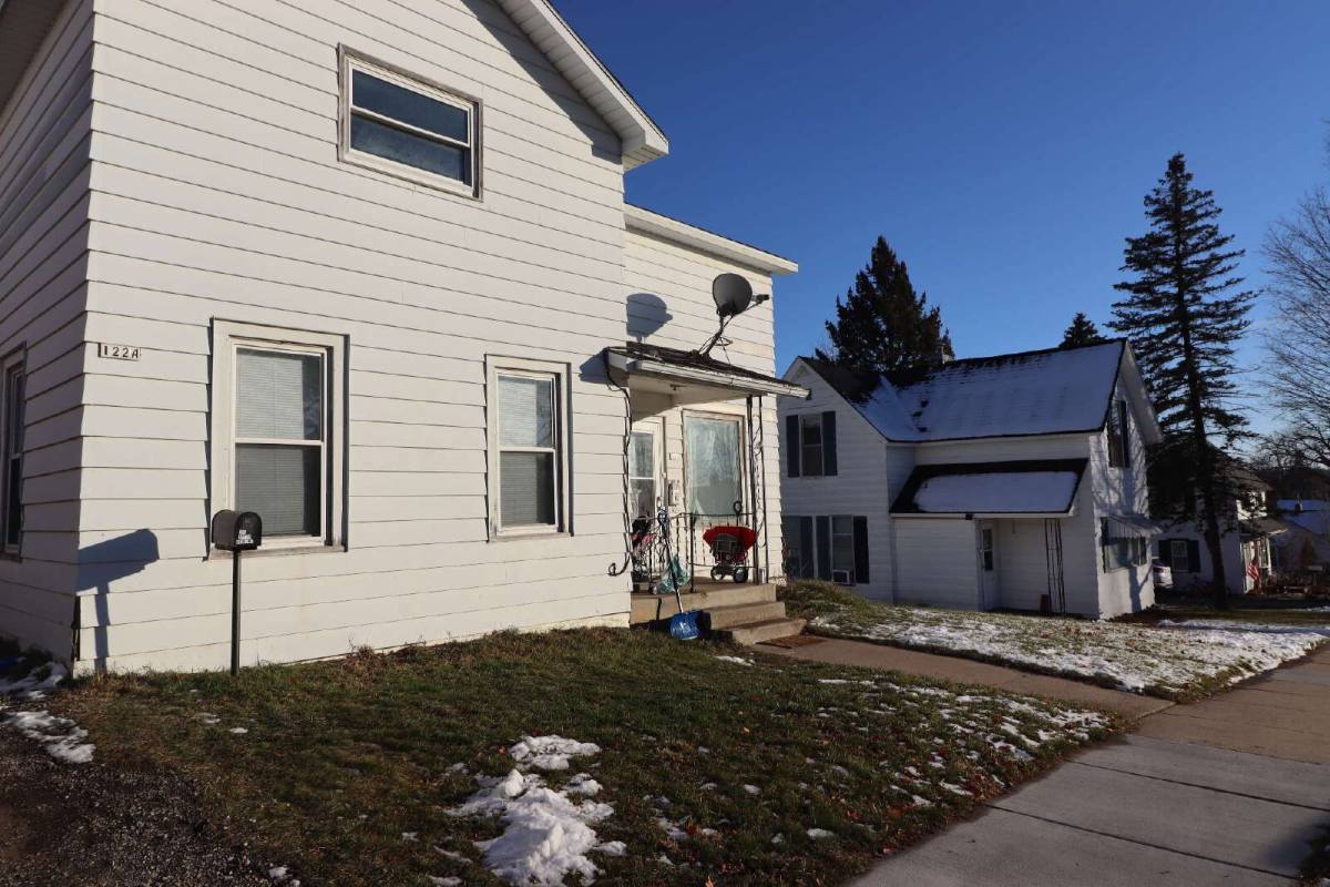122 S State St, Upper Unit, Berlin, WI 54923 - Apartment for Rent