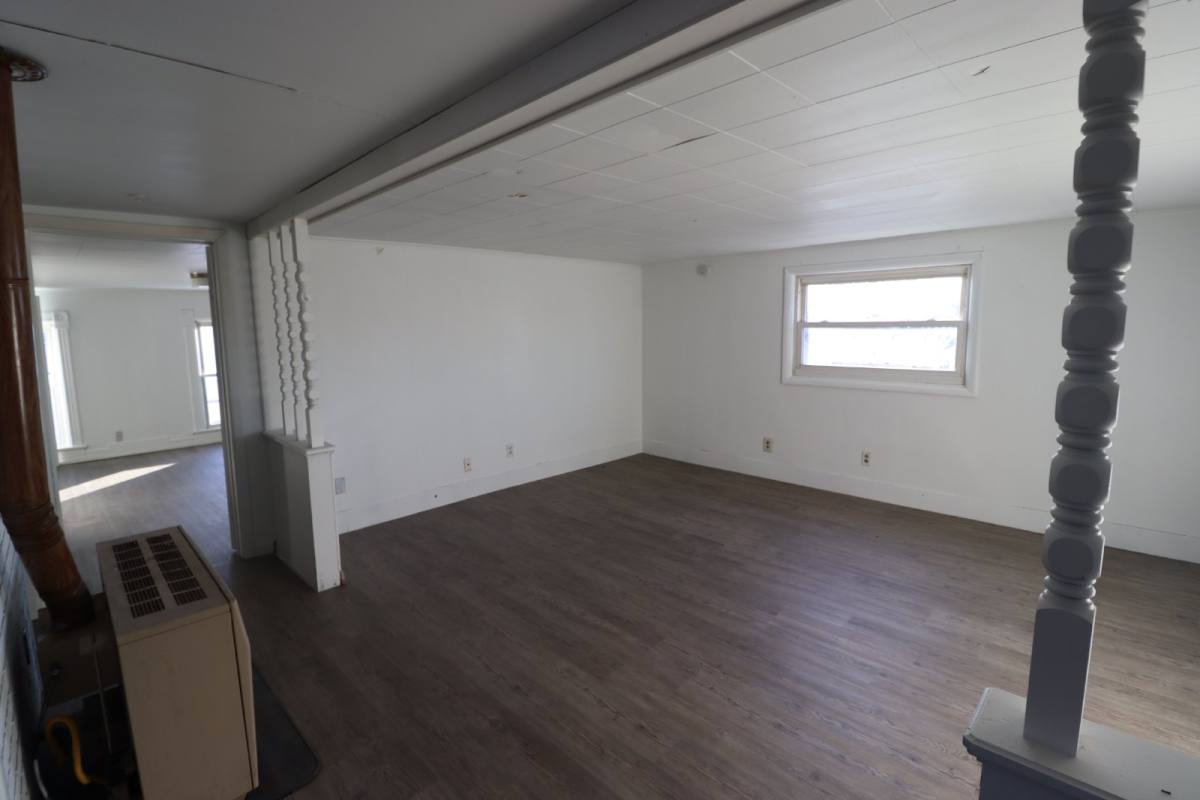 122 S State St, Upper Unit, Berlin, WI 54923 - Apartment for Rent - Image 2