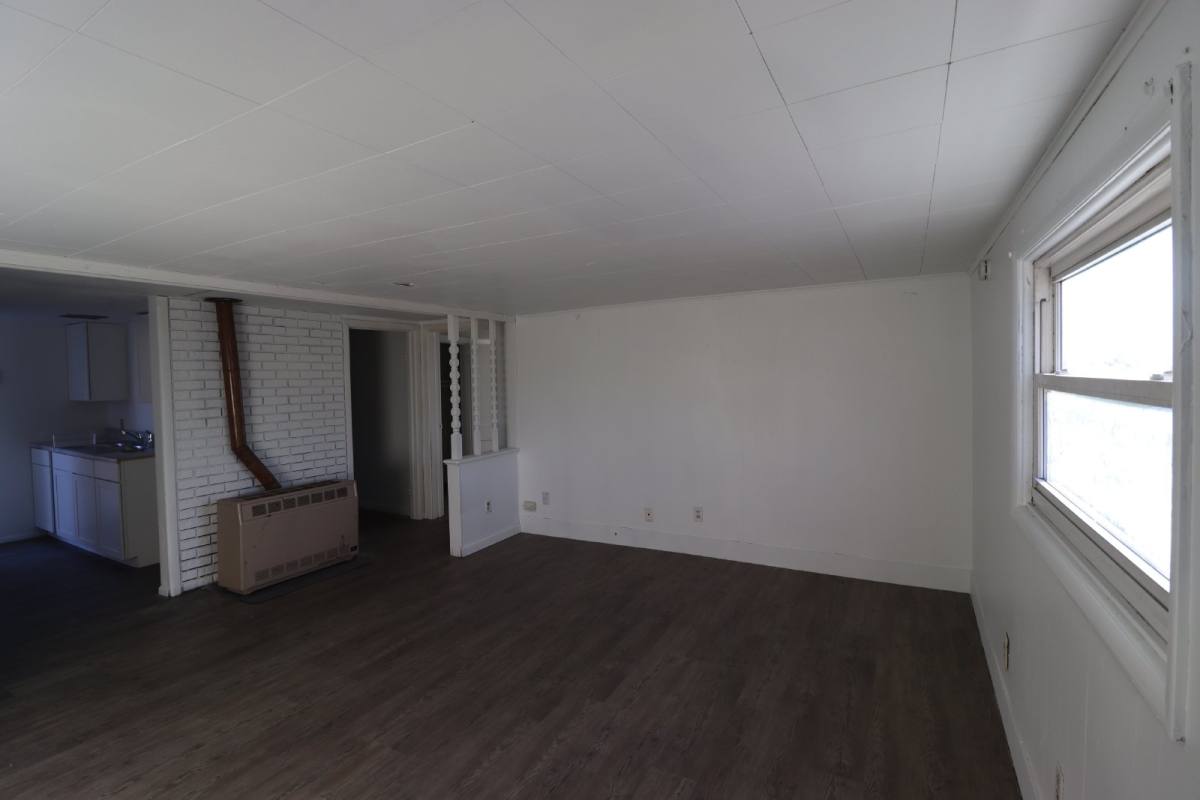 122 S State St, Upper Unit, Berlin, WI 54923 - Apartment for Rent - Image 4