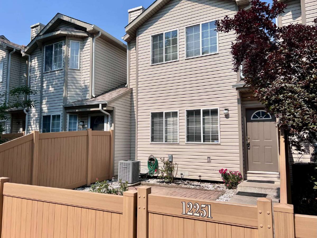 12251 E Tennessee Dr, Aurora, CO 80012 - Townhouse for Rent - Image 2