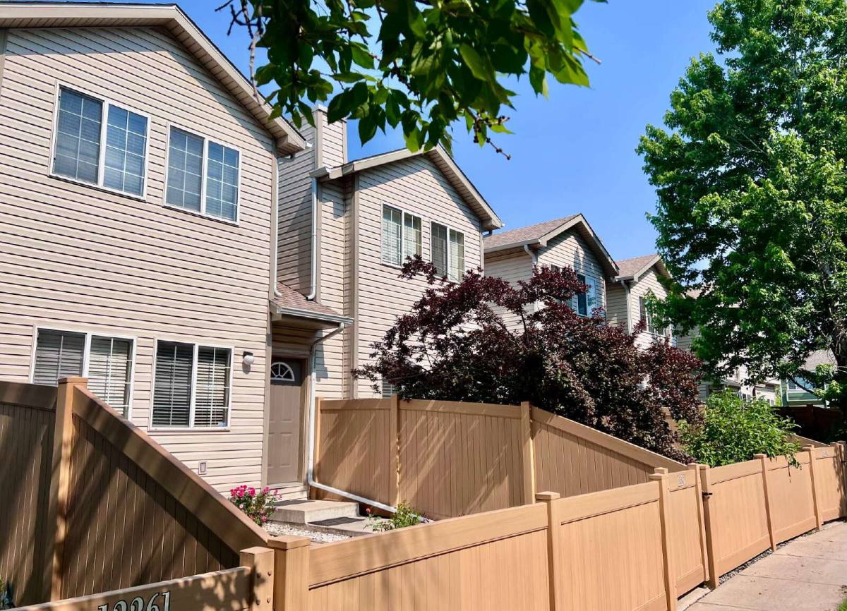 12251 E Tennessee Dr, Aurora, CO 80012 - Townhouse for Rent - Image 1