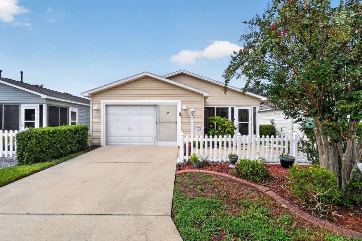 House for rent at 17458 SE 82nd Roslyn Court, The Villages, FL 32162