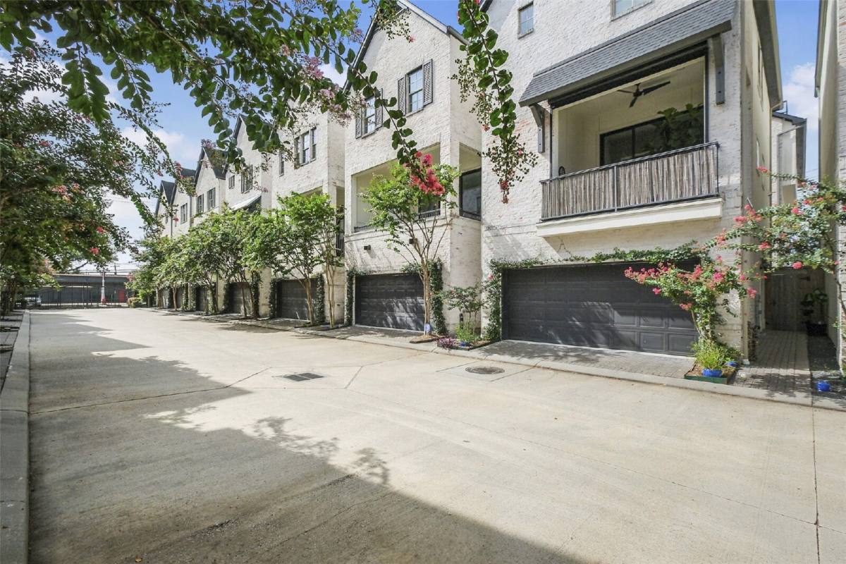 House for rent at 4010 University Grove St, Houston, TX 77023