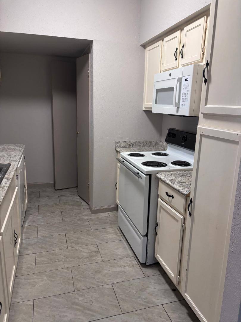 14550 Fonmeadow Dr #803, Houston, TX 77035 - Condo for Rent - Image 7