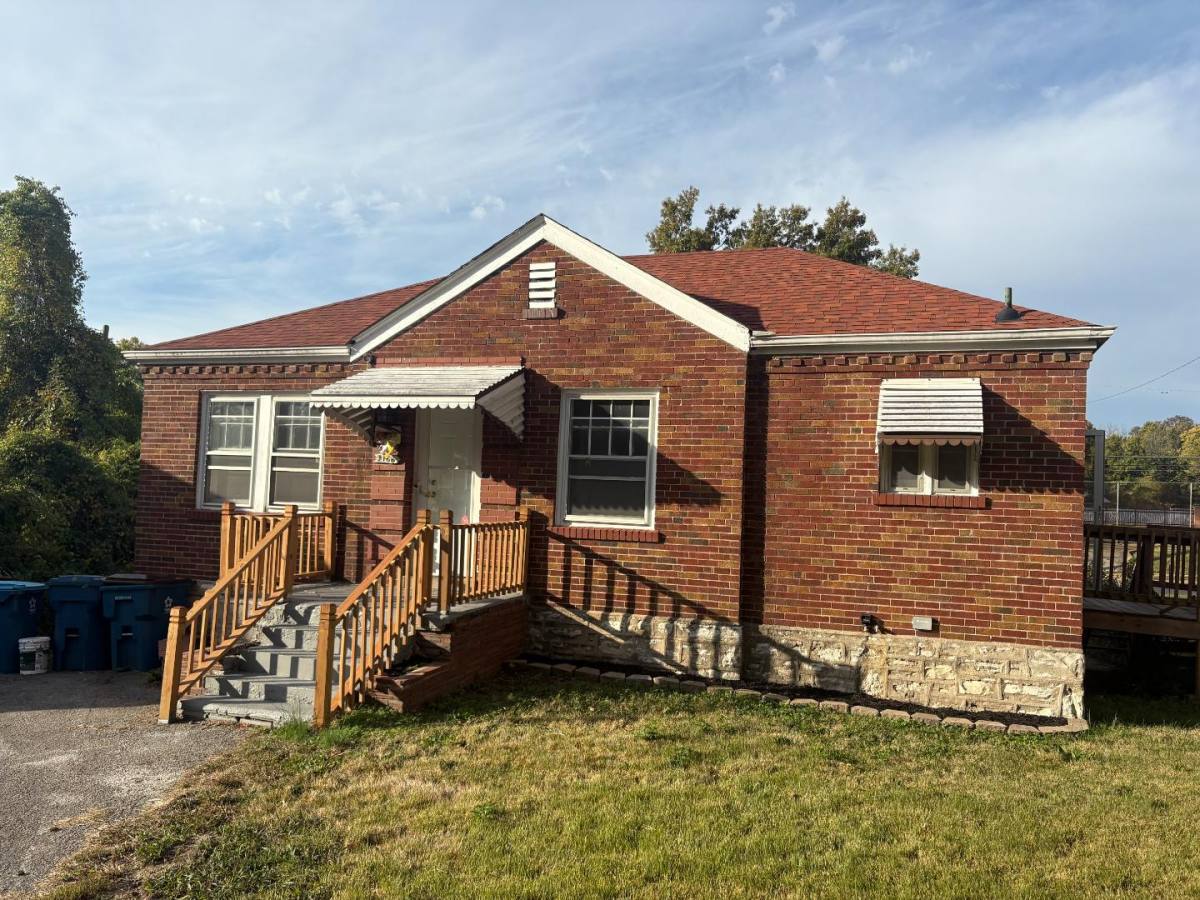 2166 Fairhaven Dr, St. Louis, MO 63136 - House for Rent