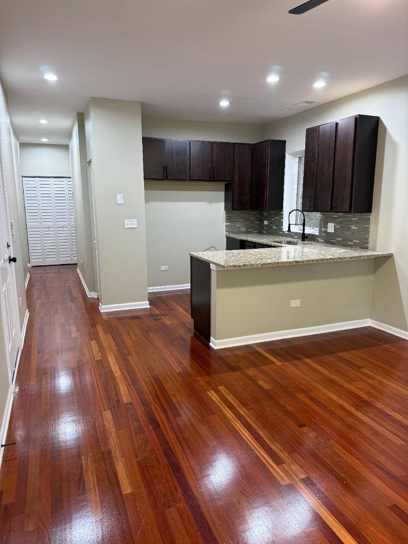 7656 S Colfax Ave #2, Chicago, IL 60649 - Apartment for Rent - Image 2