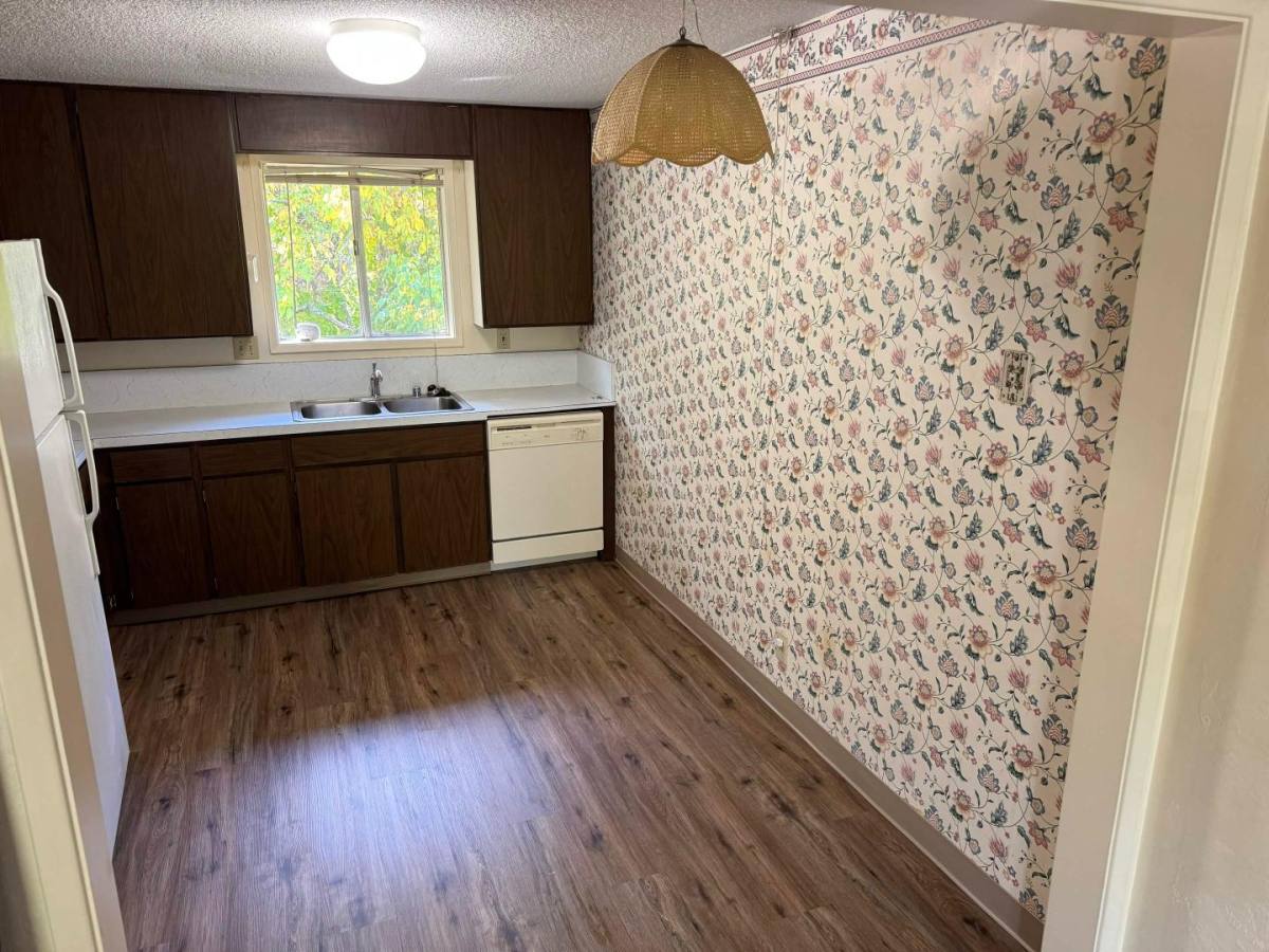 855 Park St #16, Ashland, OR 97520 - Apartment for Rent - Image 2