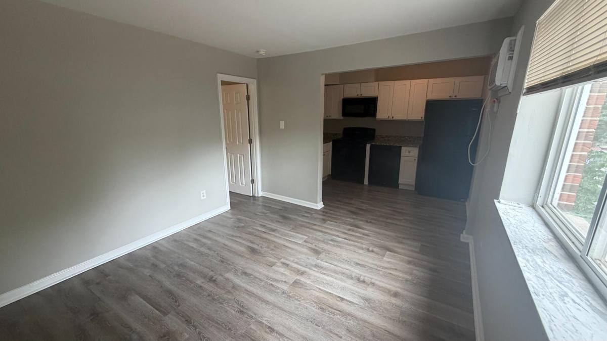 Apartment for rent at 3320 Greenwood Blvd #8, St. Louis, MO 63143