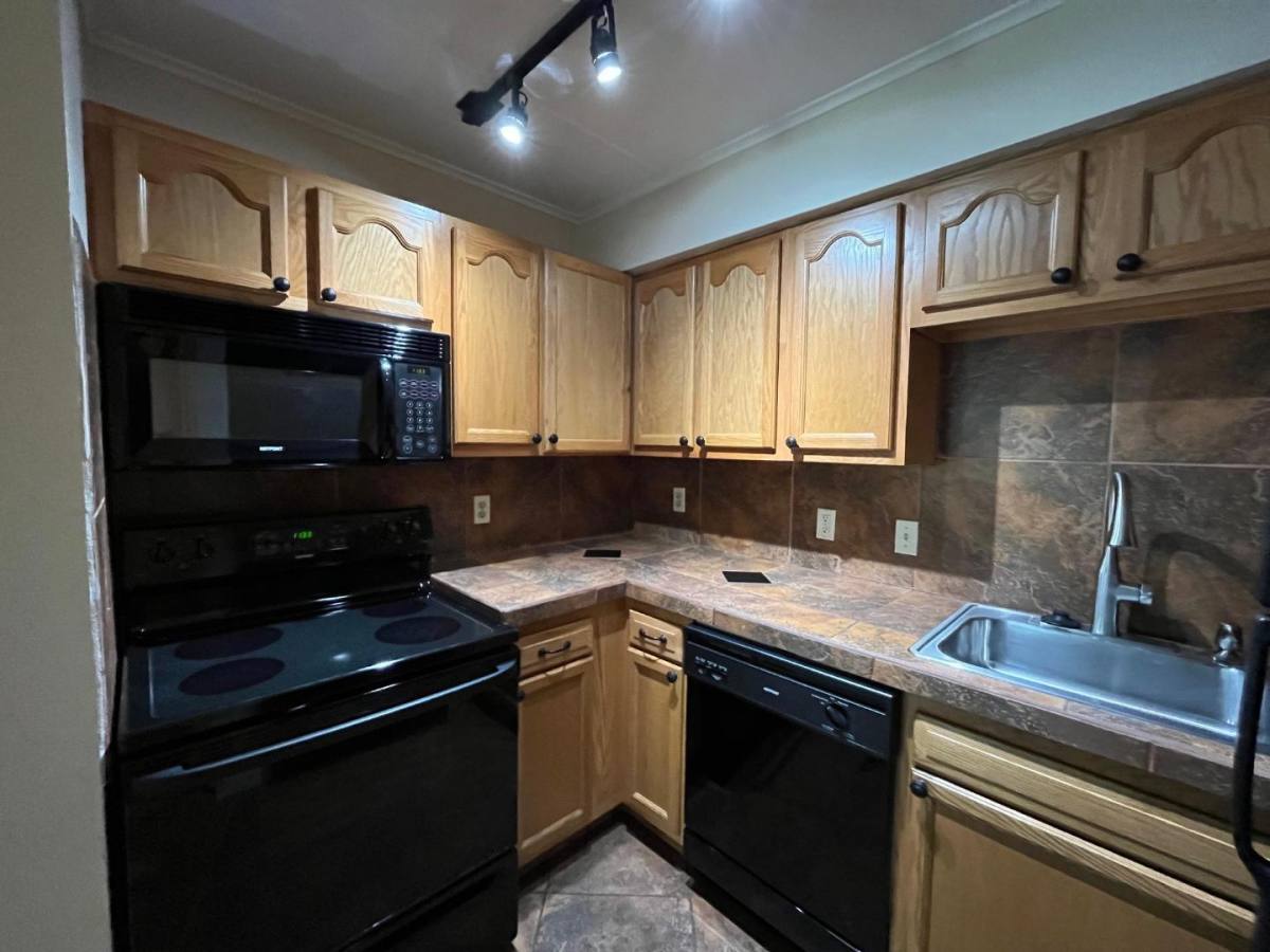 205 Robinson St #8, Pittsburgh, PA 15213 - Apartment for Rent - Image 2