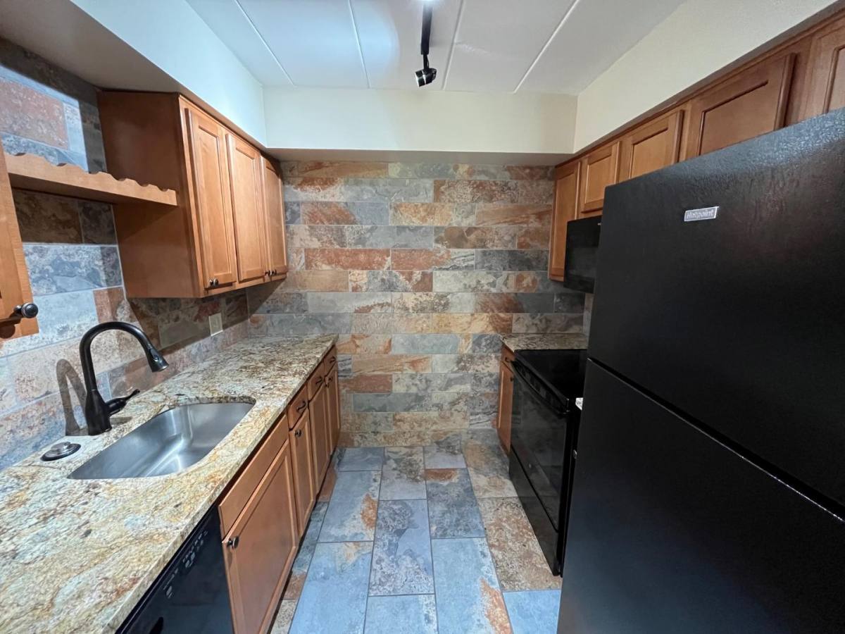 151 Robinson St #36, Pittsburgh, PA 15213 - Apartment for Rent - Image 1
