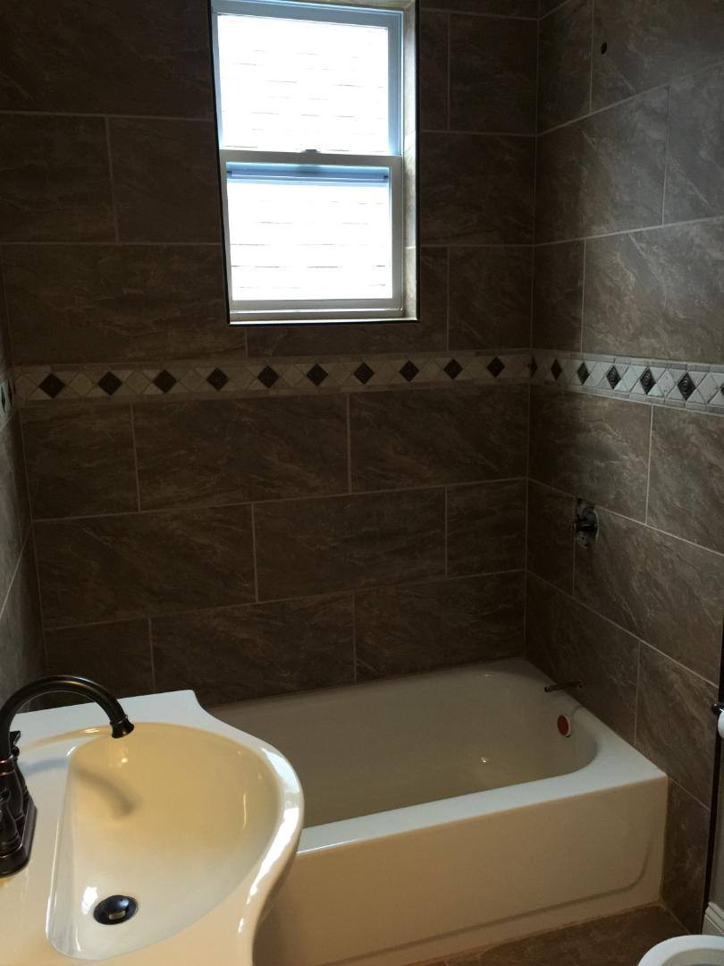 410 Lloyd St, Pittsburgh, PA 15208 - Apartment for Rent - Image 3