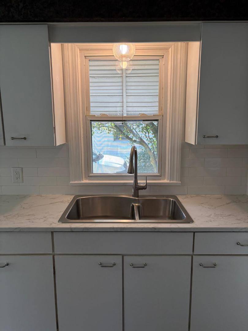 5407 Summit Rd, Cleveland, OH 44124 - House for Rent - Image 2