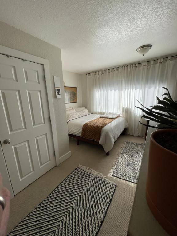 2801 Downing St #B, Denver, CO 80205 - Apartment for Rent - Image 6