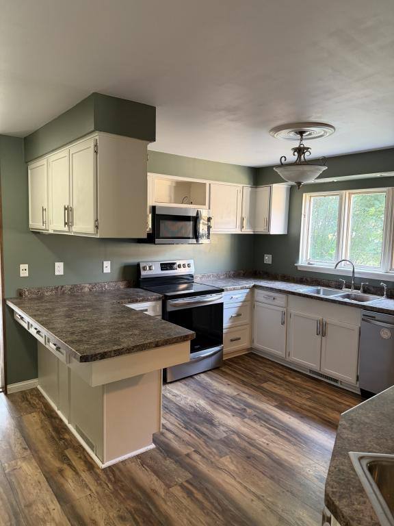 1036 W Crescent Dr, Manitowoc, WI 54220 - House for Rent - Image 2