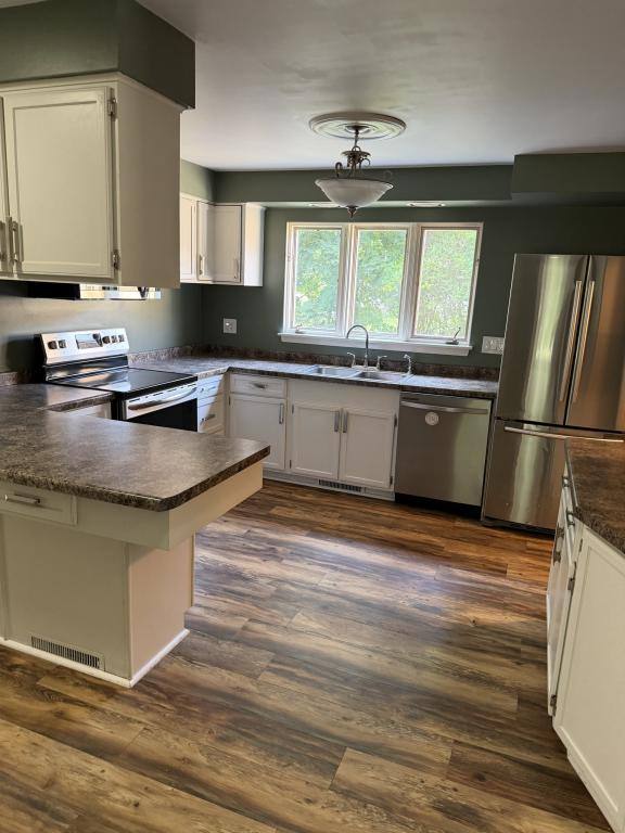 1036 W Crescent Dr, Manitowoc, WI 54220 - House for Rent