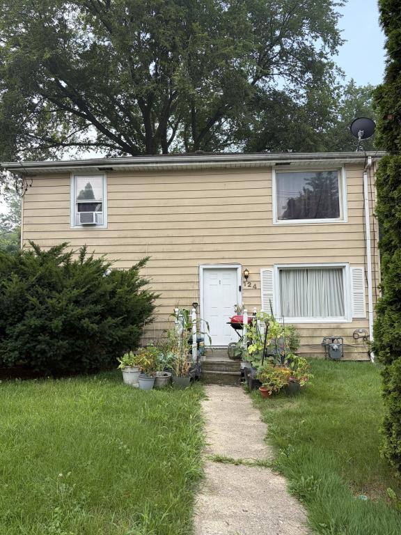 Apartment for rent at 124 E State St, North Aurora, IL 60542