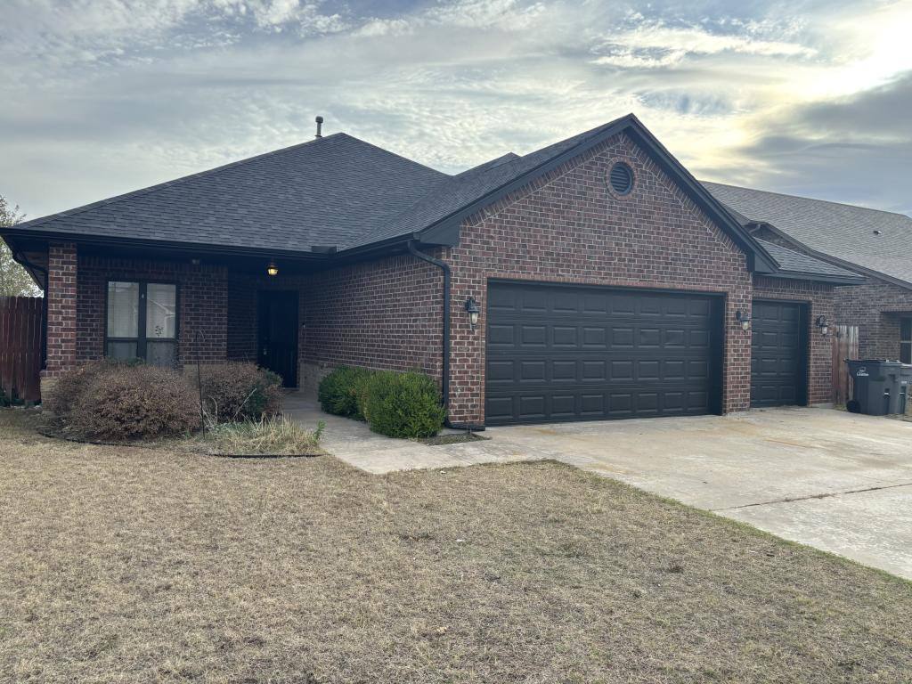 5704 NW Valor Ave, Lawton, OK 73505 - House for Rent - Image 2
