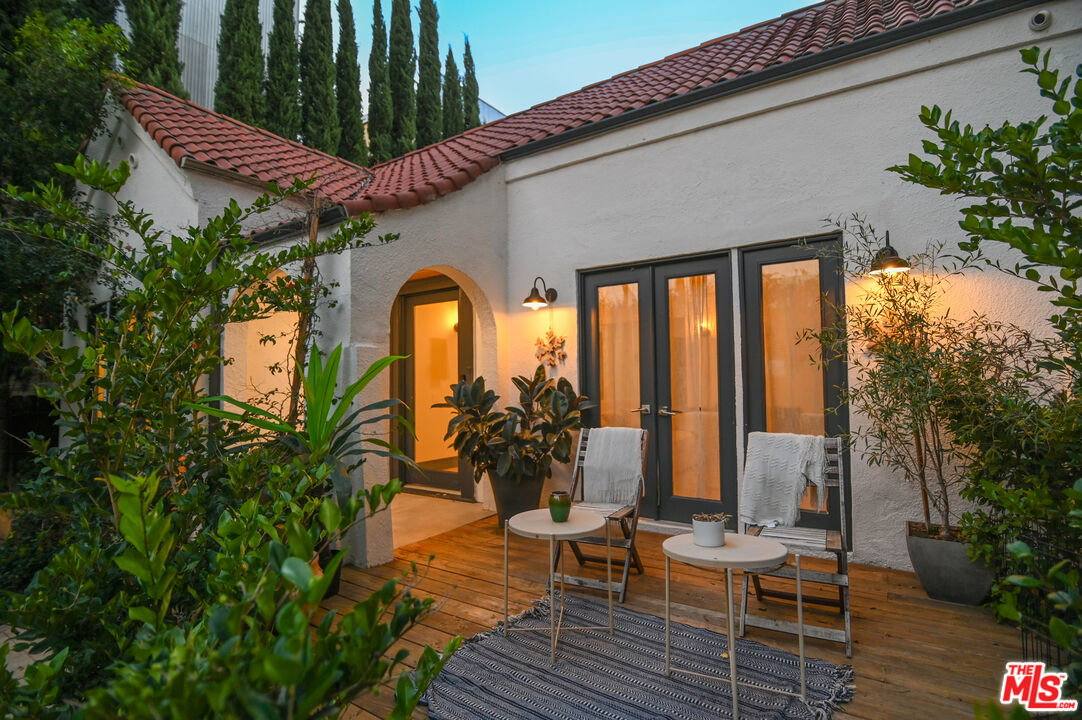 1019 N Orange Grove Ave, Los Angeles, CA 90046 - House for Rent - Image 1